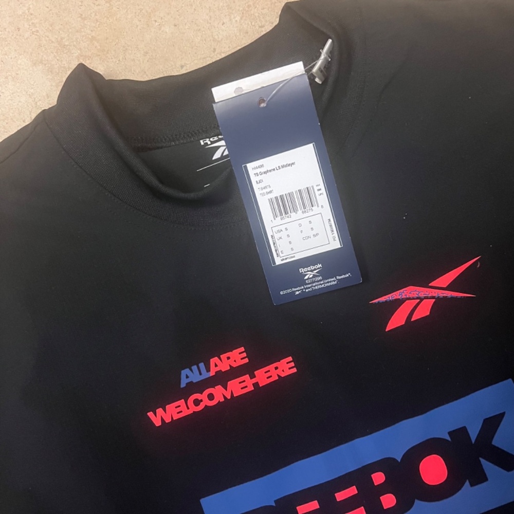 Reebok top - Picture 3 of 4